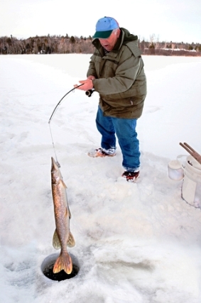 ice-fishing-tackle-4.jpg